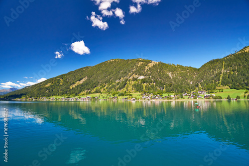 Der Weißensee in Österreich im Bundesland Kärnten