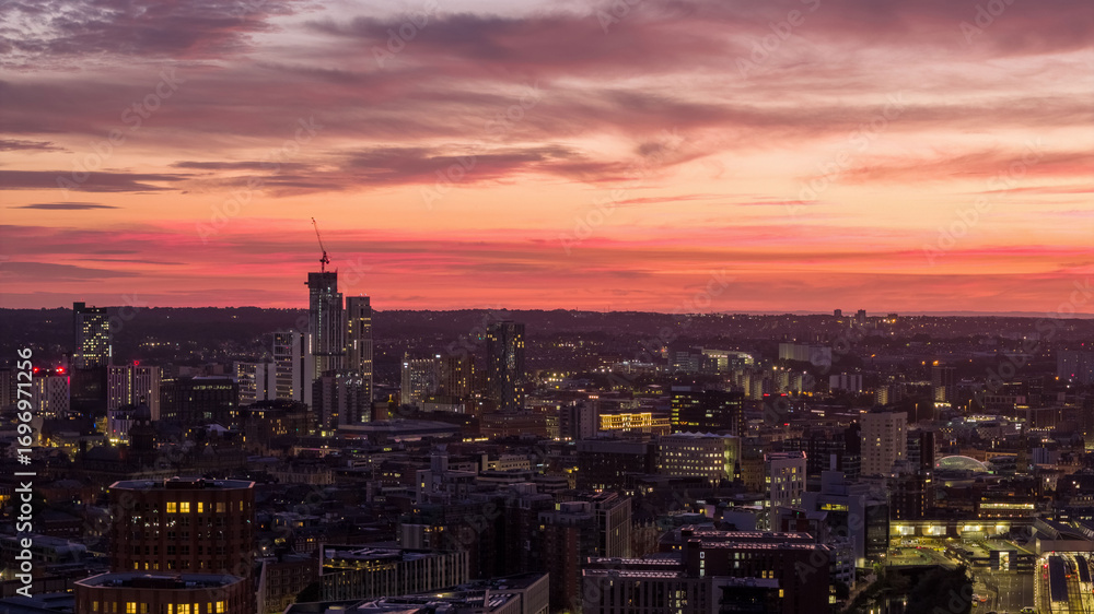 Fototapeta premium Leeds Cityscape at Dawn Showcasing Urban Skyline in Vibrant Sunrise Colors