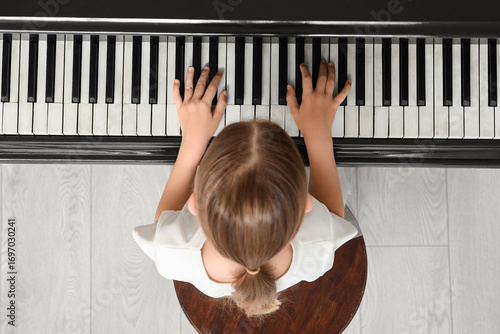 Cute little girl playing gr...