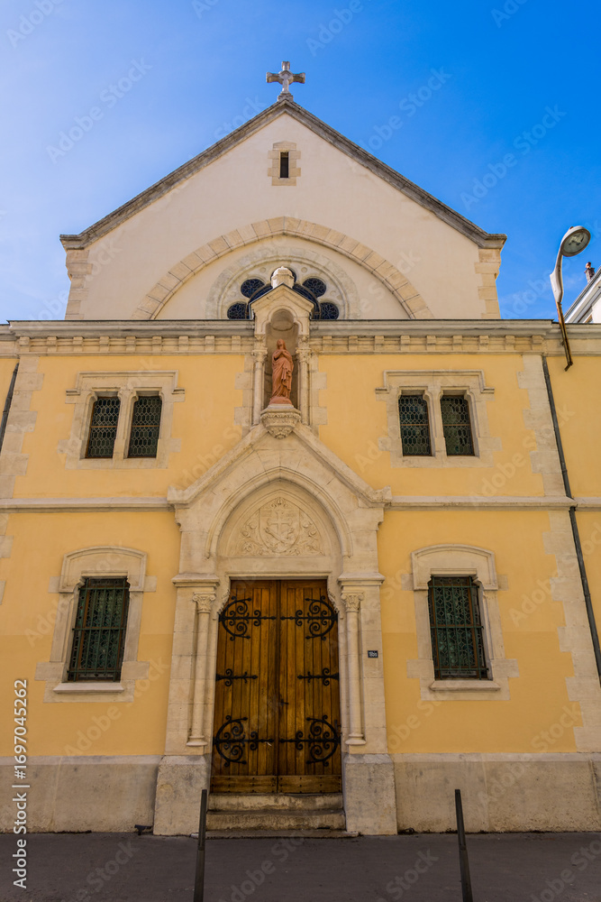 Fototapeta premium Espace Saint-Ignace dans les rues de Lyon en France