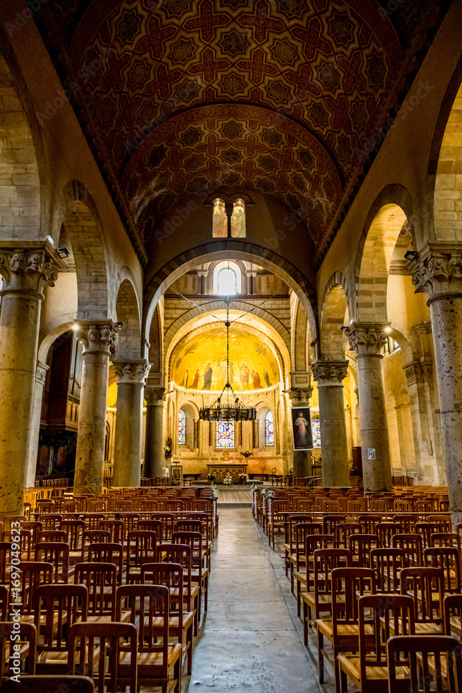 Fototapeta premium La Basilique Saint-Martin d'Ainay à Lyon en France