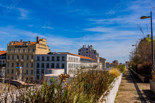 Wallpaper Mural Les jardins suspendus des toits de Perrache à Lyon en France          Torontodigital.ca