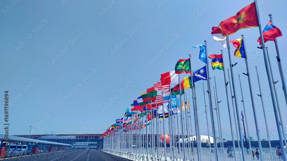 Obraz premium 大阪万博と世界各国の国旗