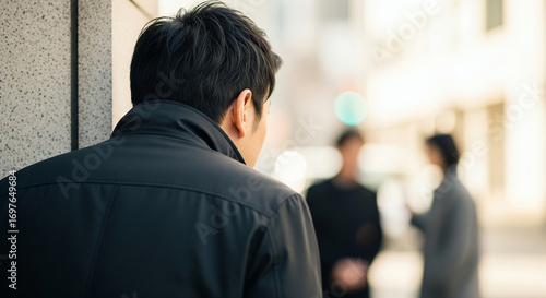 尾行・盗み聞き・聞き耳を立てる