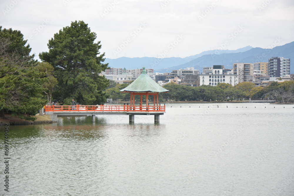 Fototapeta premium 大濠公園の浮見堂