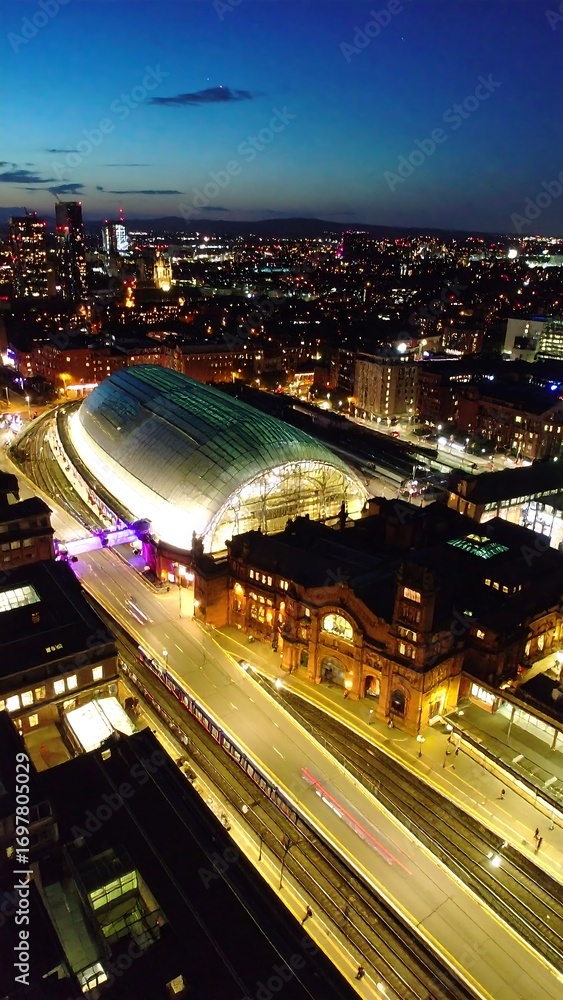 Obraz premium Night cityscape view of a modern train station