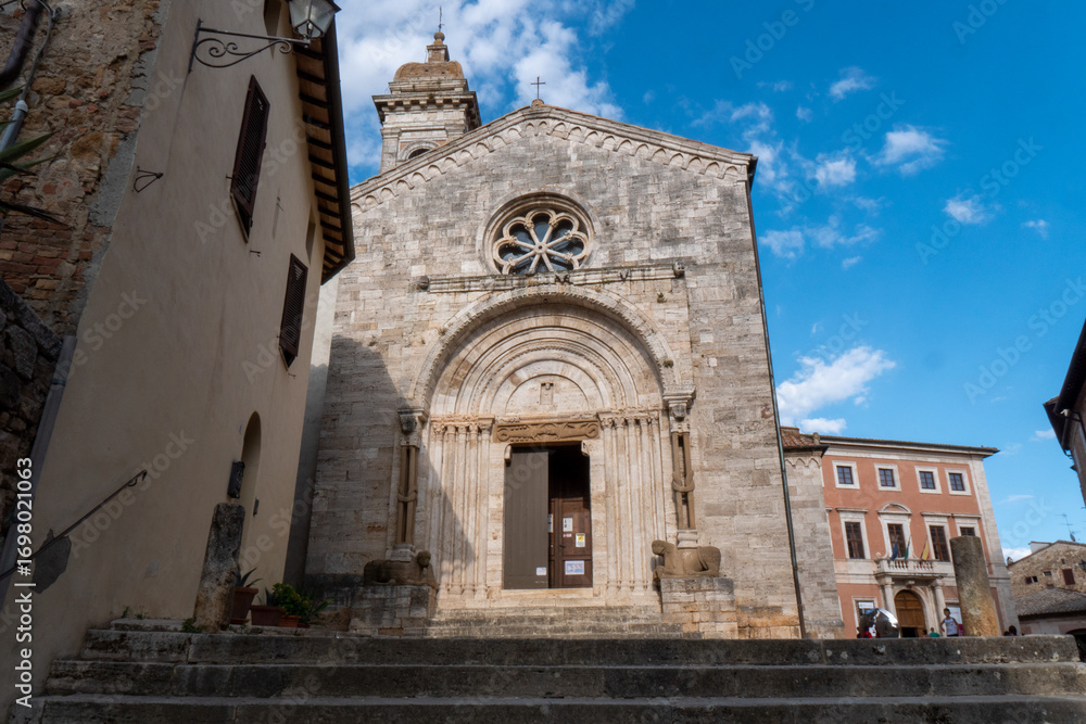 Fototapeta premium The church Collegiata dei Santi Quirico e Giulitta in San Quirico d'Orcia