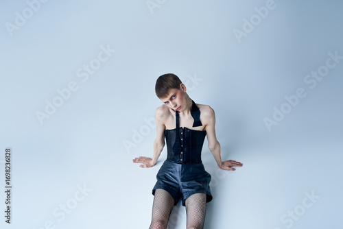 Fotografi Expressing individuality through fashion in a creative studio setting
