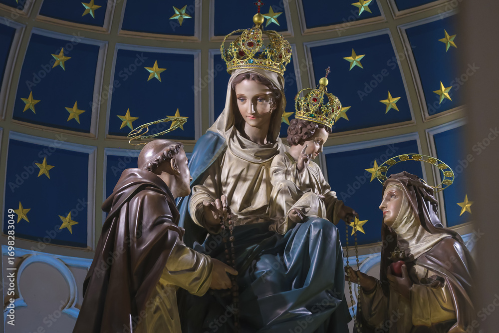 Obraz premium Our Lady of The Holy Rosary Catholic religious statue