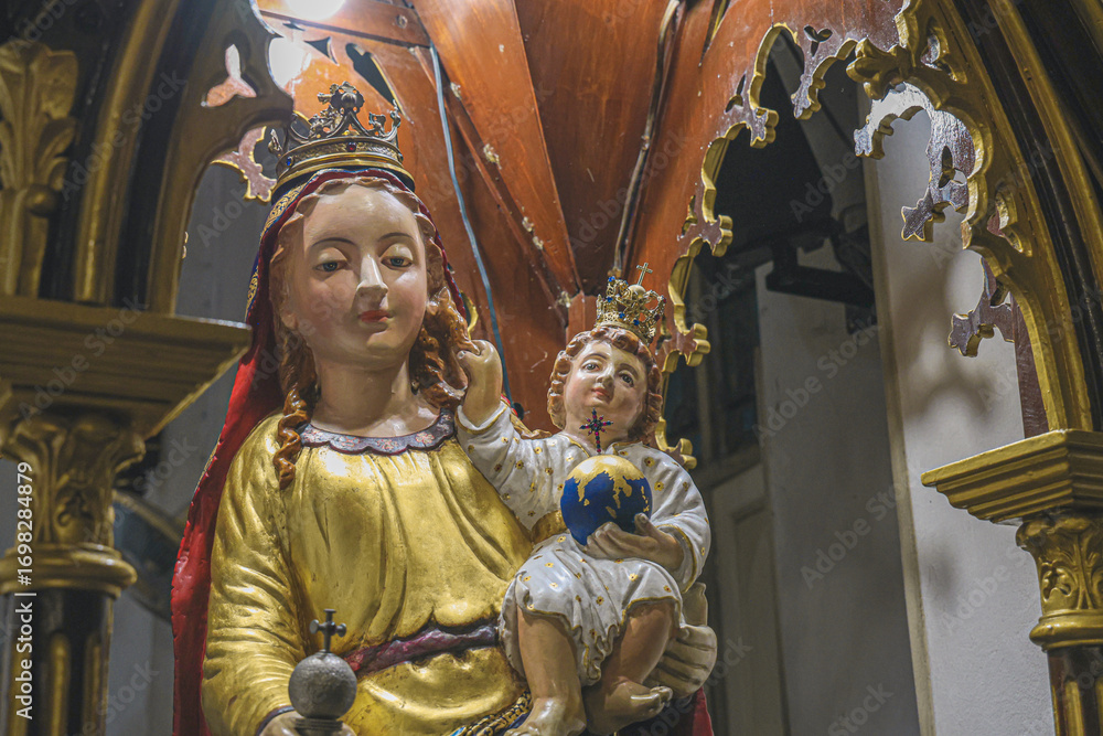 Fototapeta premium Our Lady of The Holy Rosary Catholic Religious statue