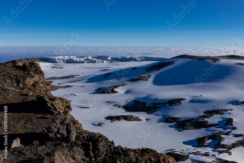 Φωτογραφία Mount Kilimanjaro hiking trail, way to the summit of mount Kili the highest volcano in Africa, Tanzania