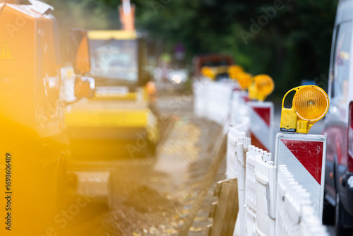Bauarbeiten, Bauarbeiter arbeiten an einer Baustelle im Straßenbau