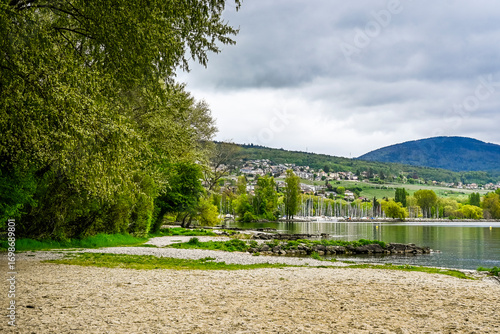 Colombier, Neuenburgersee, Seeufer, Uferweg, Strand, Hafen, Wassersport, Wasservögel, Naturschutz, Auvernier, Neuenburg, Seerundfahrt, Frühling, Schweiz