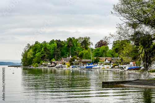 Colombier, Neuenburgersee, Seeufer, Uferweg, Strand, Hafen, Wassersport, Wasservögel, Naturschutz, Auvernier, Neuenburg, Seerundfahrt, Frühling, Schweiz