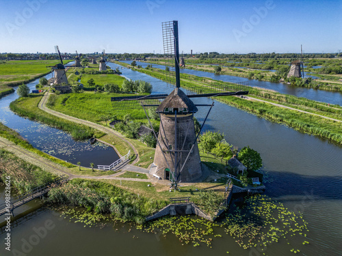 Unesco Werelderfgoed Kinderdijk Molens, Ancient Windmills in Kinderdijk in Netherlands, near Rotterdam