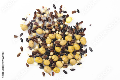 Foto Eight Grain Mixed Cereals and Soybeans Combination for Healthy Porridge on White