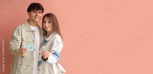 Young couple with key and f...