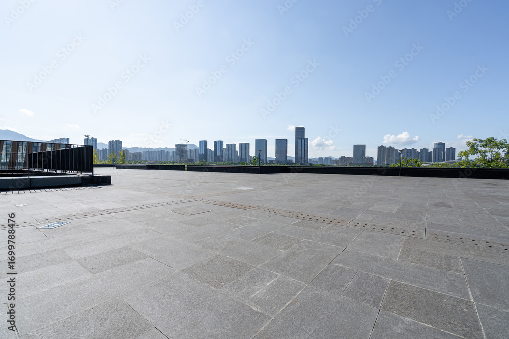 Obraz premium empty brick ground with skyline