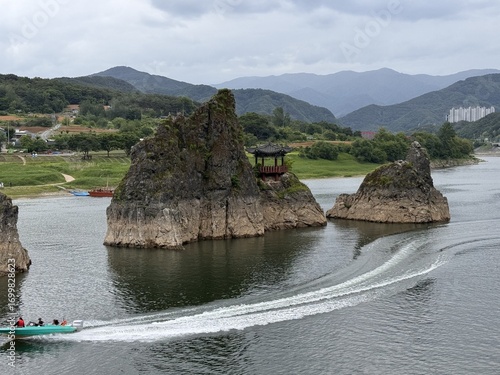 Danyang: Where Mountains Meet the River
단양: 산과 강이 만나는 곳