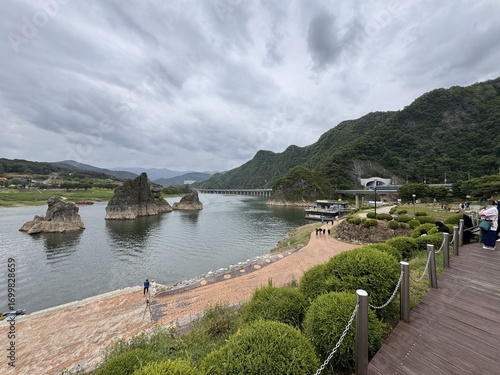 Danyang: Where Mountains Meet the River
단양: 산과 강이 만나는 곳