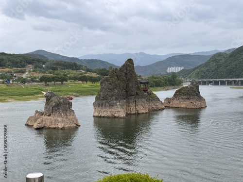 Danyang: Where Mountains Meet the River
단양: 산과 강이 만나는 곳