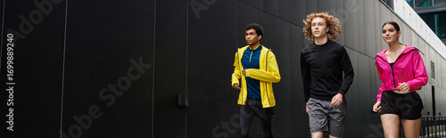 Foto Young athletes enjoying an invigorating run in the urban landscape during the mo