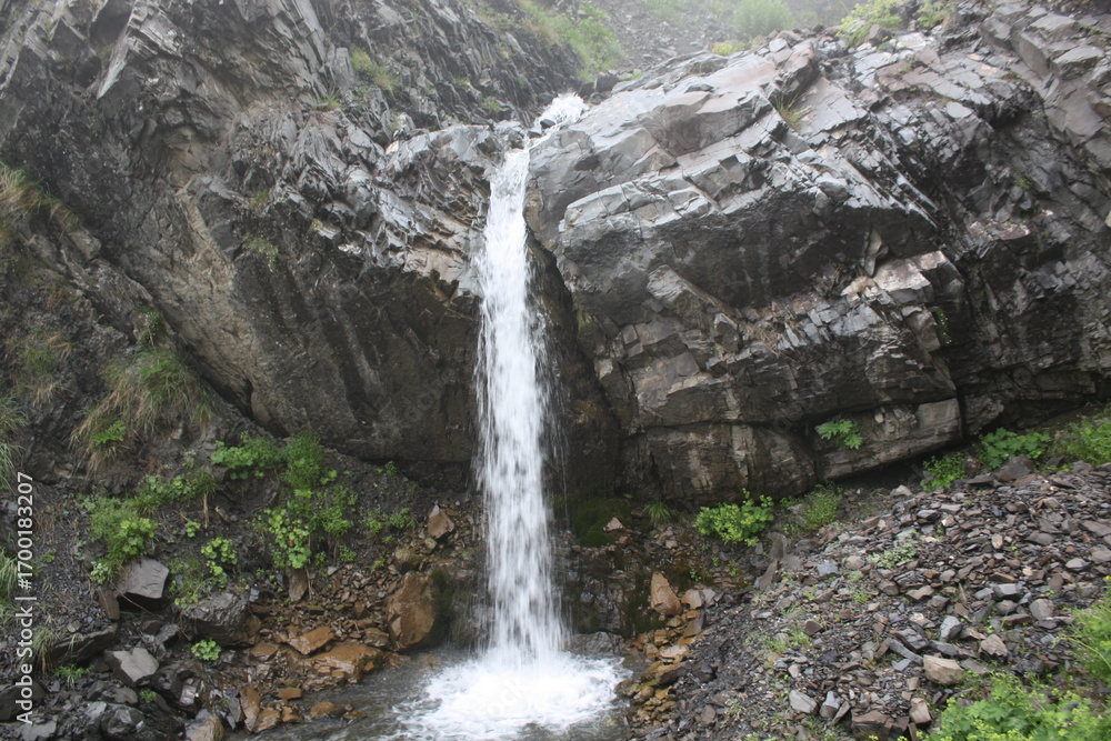 Obraz premium waterfall in the mountains
