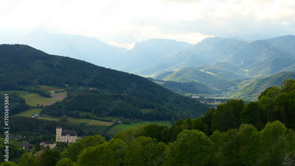Fototapeta premium Schloss Kranichberg im Alpenvorland