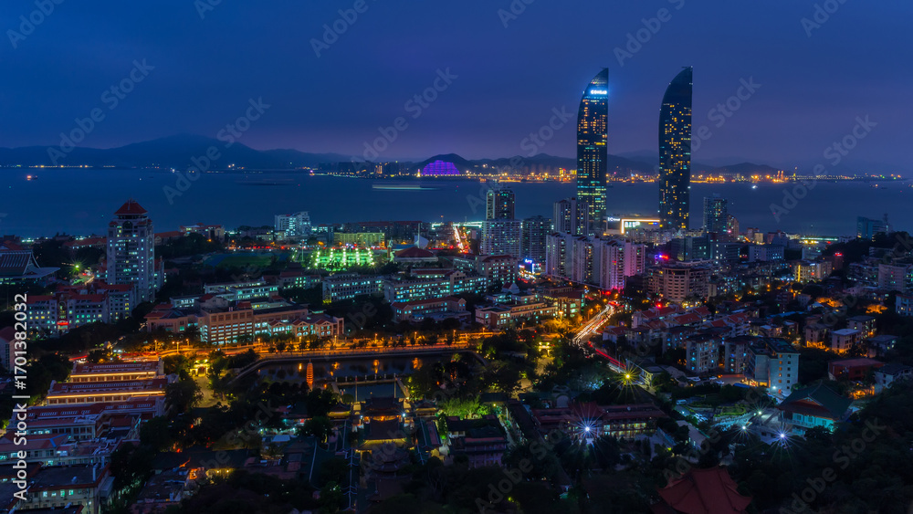 Fototapeta premium xiamen skyline at night