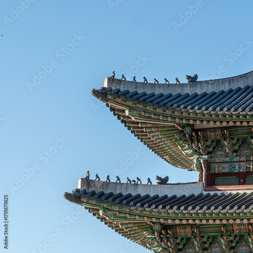 서울 광화문에서 볼수 있는 구조물 모습입니다