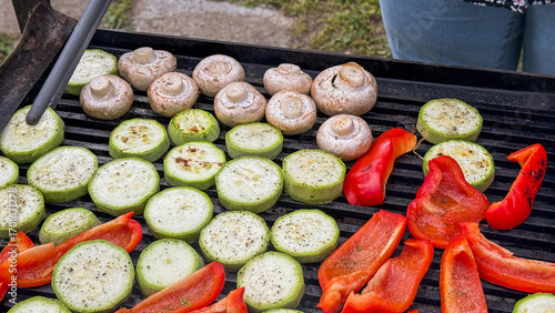 Fotografie Grilled vegetables sizzle in harmonious alchemy, invoking flavors of midsummer L