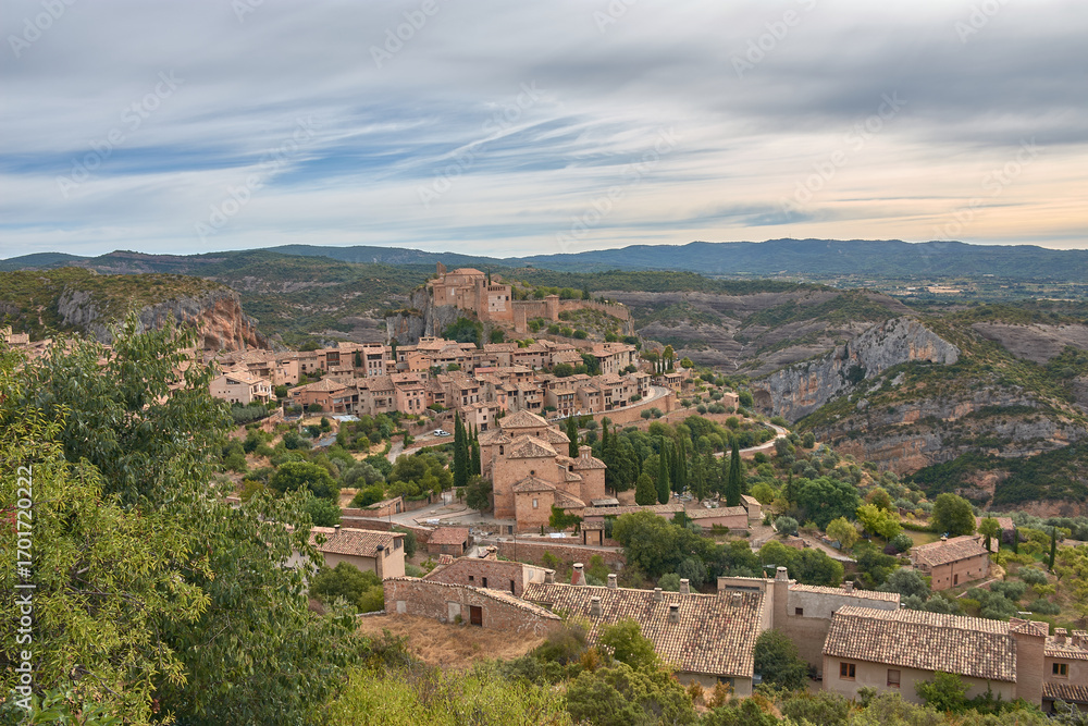 Fototapeta premium The medieval village of Alquezar, in the province of Huesca, with its clay roofs and its castle on the hilltop.