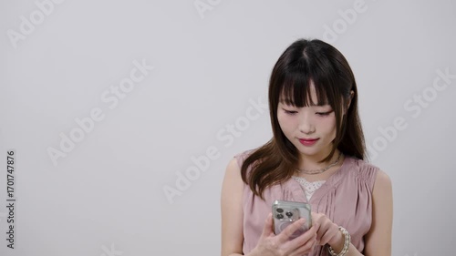 ワンピースを着た女性