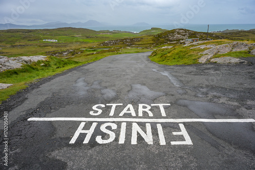 Wallpaper Mural Start bzw. Ende vom Wild Atlantic Way in Irland Torontodigital.ca