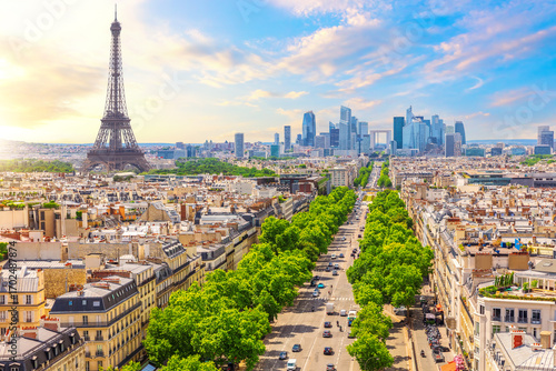 Картината върху платно Beautiful skyline of Paris, view of rooftops, Eiffel Tower and business district