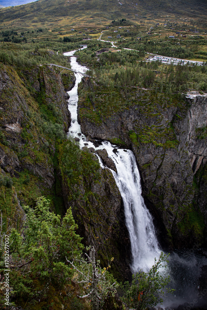 Fototapeta premium Der Wasserfall Vøringsfossen in Norwegen