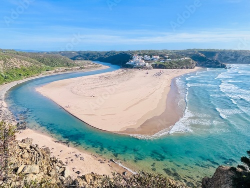 Canvastavla Praia de Odeceixe vue des falaises – paysage côtier et océan Atlantique en Algar