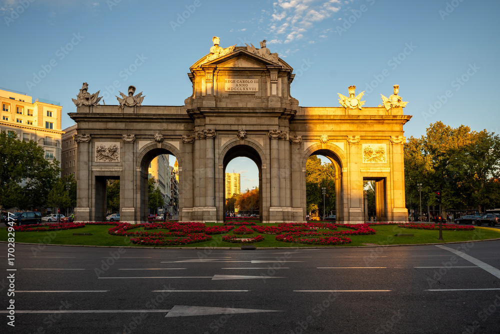 Fototapeta premium Puerta de Alcalá, Madrid, Spain