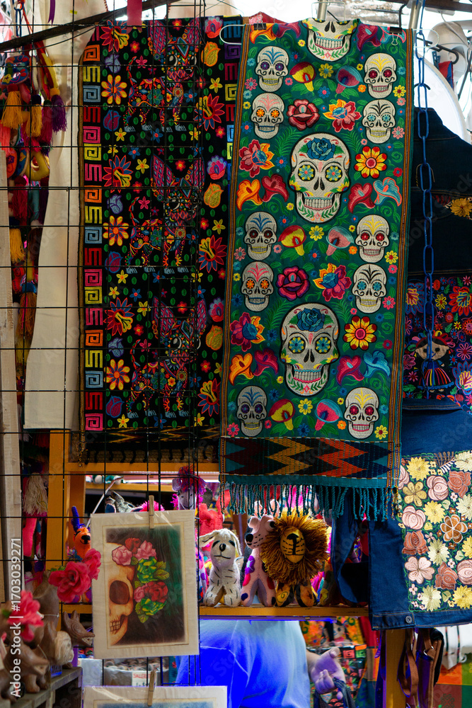 Fototapeta premium Chalinas mexicanas artesanales diseños coloridos