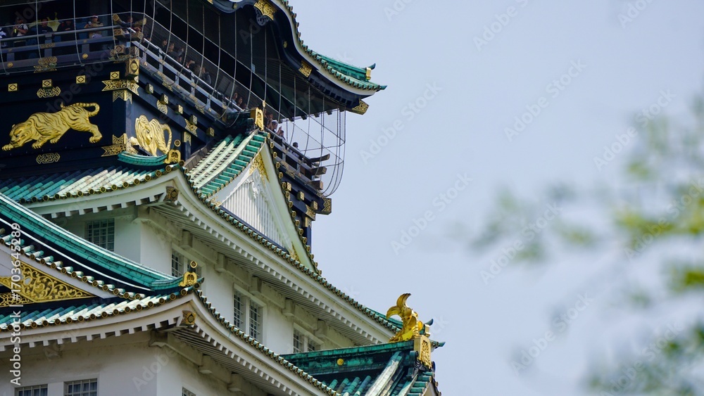 Naklejka premium Osaka castle close-up rooftop ornamental detail