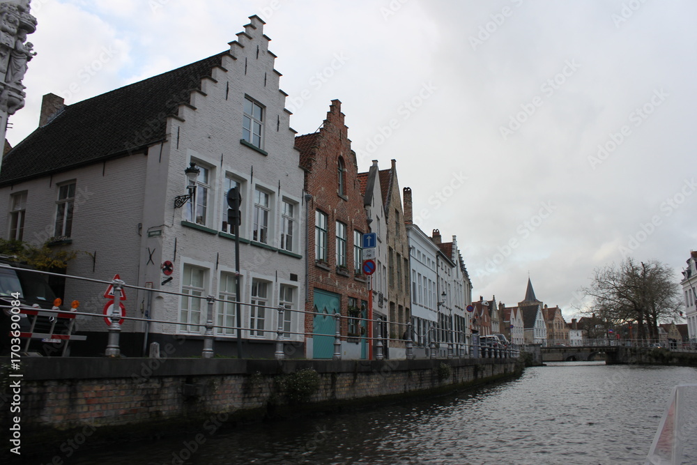 Naklejka premium canal in bruges belgium