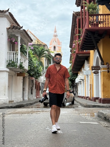 Fotografo en el centro historico de cartagena de indias Colombia