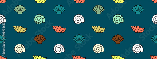 Seamless pattern with cute colorfull shell. Hand drawn travel and summer background with seashell. Cartoon flat pattern with sea objects, vector illustration