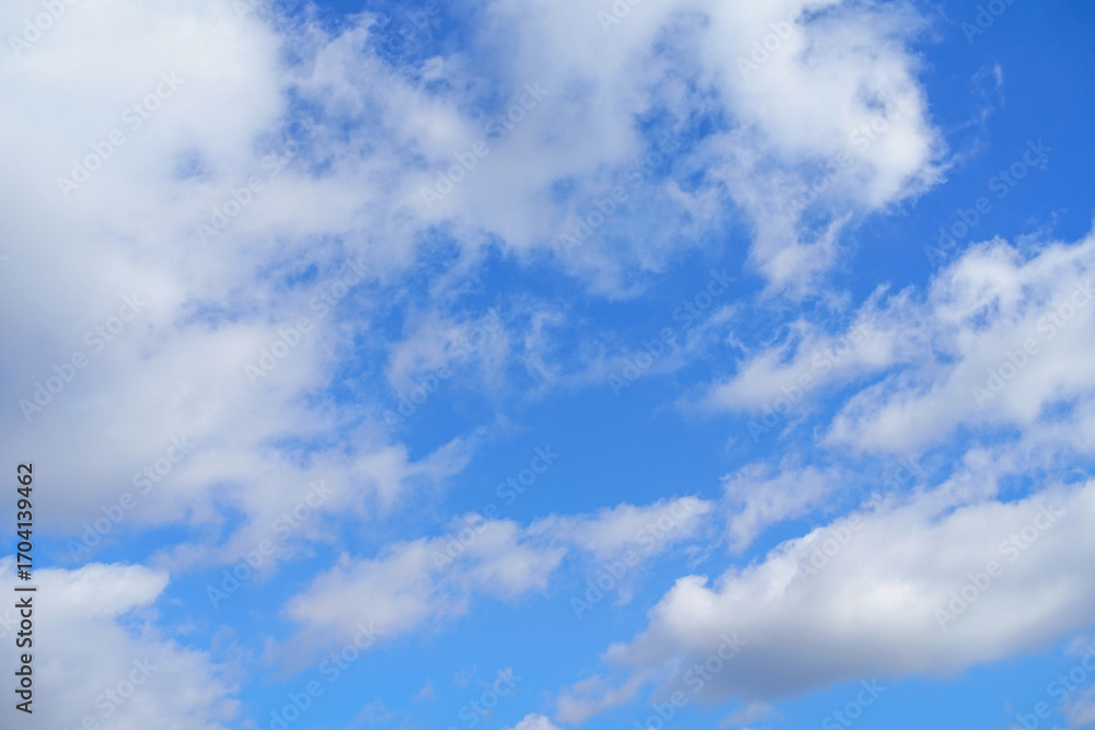Obraz premium Bright Blue Sky with Fluffy White Clouds