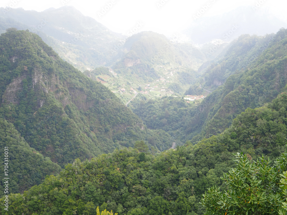 Obraz premium Viewpoint on the Balcoes Levada trail