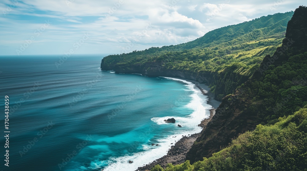 Obraz premium Coastal view of lush green cliffs and turquoise ocean waves on a sunny day