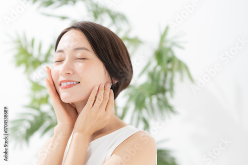 女性　スキンケア　ビューティー