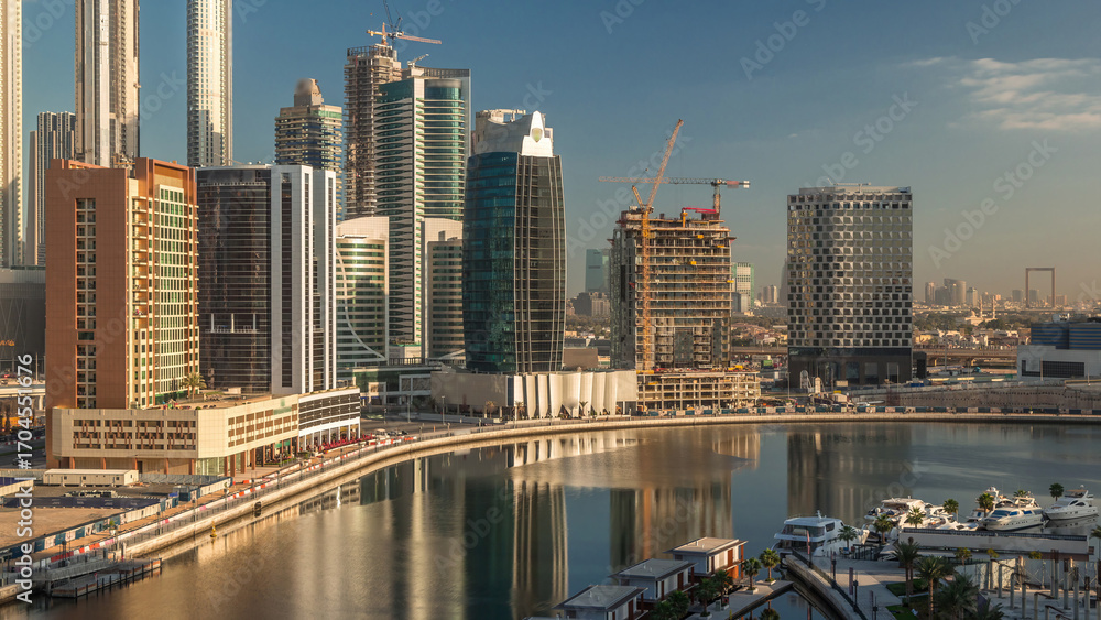 Naklejka premium The rhythm of the city of Dubai aerial timelapse