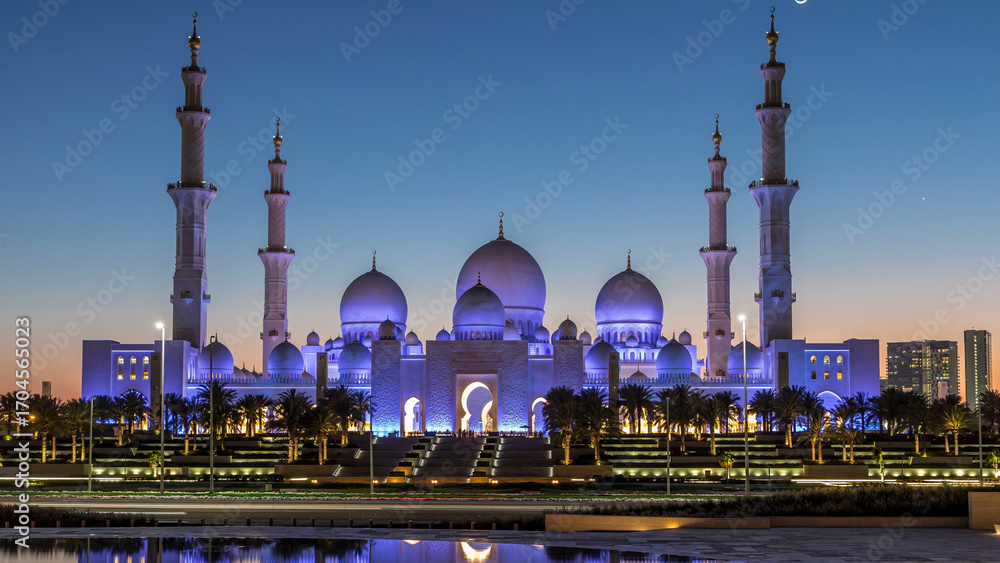 Naklejka premium Sheikh Zayed Grand Mosque in Abu Dhabi day to night timelapse after sunset, UAE