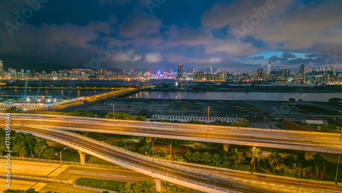 Canvas Print Hong Kong day to night, aerial view from kowloon bay downtown timelapse